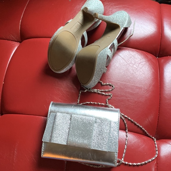 Heels in purse - Picture 2 of 2